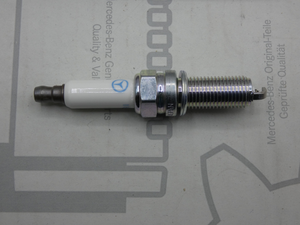 Original Mercedes-Benz Zündkerzen-Satz (4 Stück). OM271 4