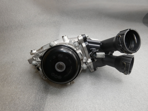 Original Mercedes-Benz Wasserpumpe C-Klasse 205, GLC 253, CLS 257. OM654 1