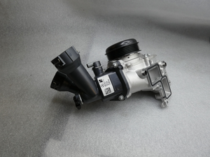 Original Mercedes-Benz Wasserpumpe C-Klasse 205, GLC 253, CLS 257. OM654 2