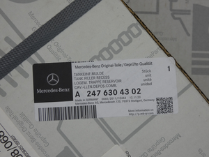 Original Mercedes-Benz Tankeinfüllmulde. B-Klasse W247 2