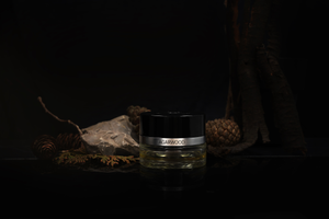 Duftflakon mit schwarzem Deckel 2