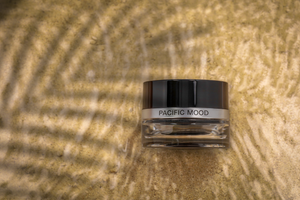 Duftflakon mit schwarzem Deckel 3