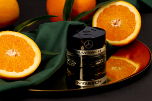 Duftflakon mit schwarzem Deckel und Mercedes-Benz Logo 2