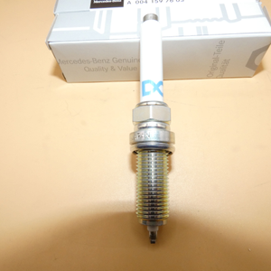 Original Mercedes-Benz Zündkerzen-Set (4 Stück). OM282914, OM200731-3 3