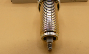 Original Mercedes-Benz Zündkerzen-Set (4 Stück). OM282914, OM200731-4 4