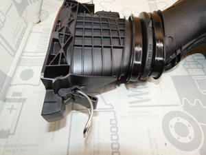 Original Mercedes-Benz Reinluftleitung OM642-2 2