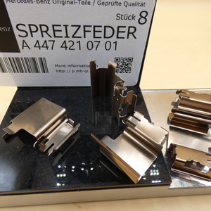 Original Mercedes-Benz Spreizfedersatz (8 Stück) für Bremsklötze vorne. V-Klasse W447-3 2