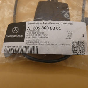 Original Mercedes-Benz Gurtschloss links. C-Klasse W205, GLC W253, EQC W293-5 5