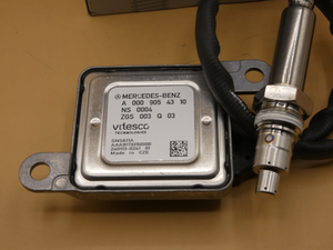 Original Mercedes-Benz NOX-Sensor nach Kat. C-Klasse 204, E-Klasse 207, 212, R-Klasse 251-2 2