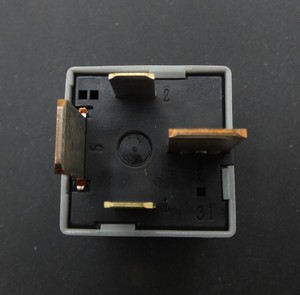 Original Mercedes-Benz Relais Sekundärluftpumpe (STECKPLATZ O)-8 4