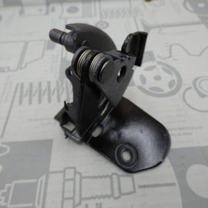 Original Mercedes-Benz Sicherungshaken Motorhaube. C-Klasse W203-3 2