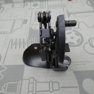 Original Mercedes-Benz Sicherungshaken Motorhaube. C-Klasse W203-5 4