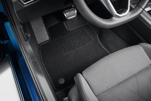 Volkswagen Textilfußmatten „Plus“ – 4er-Set für vorne und hinten, Schwarz – Golf 7-3 3