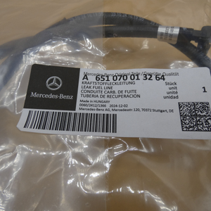 Original Mercedes-Benz Kraftstoffleckleitung OM651. A6510700132-4 4