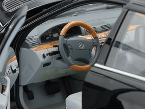 Modellauto Mercedes Benz - S 600 Limousine Langversion V220-6 2
