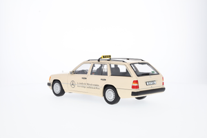 Modellauto Taxi - Mercedes-Benz 300 D T-Modell S 124-9 4