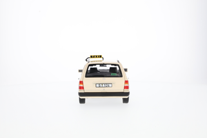 Modellauto Taxi - Mercedes-Benz 300 D T-Modell S 124-8 3