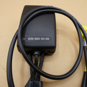 Original Mercedes-Benz Gurtschloss Fahrersitz. Viano W639. A6398600069-3 3