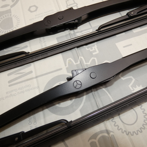 Original Mercedes-Benz Wischerblattsatz vorne. Actros_A0018206945-2 2