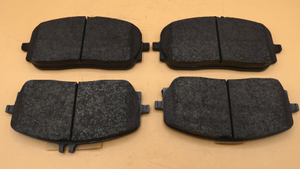 Bremsklötze vorne.CLA 118, A- W177,EQA W243, GLB W247. *A0004205403*-2 2