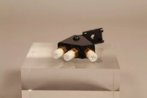 Original Mercedes-Benz Verteiler Luftfederung Hinterachse. v-4 2