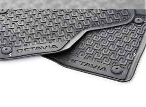 ŠKODA Gummifußmatten – Schwarz mit OCTAVIA Schriftzug-1 1