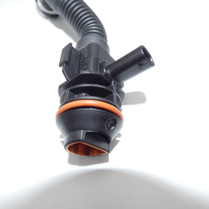 Entlüfterschlauch Ventildeckel OM654. C-Klasse, E-Klasse, GLC. *A6540100012*-4 4