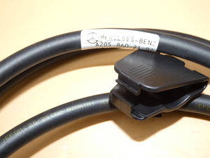 Schlauchleitung mit Waschdüsen. C-Klasse 205 *A2058600192*-2 2