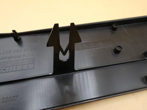 Original Mercedes-Benz Kennzeichenträger vorne. C-Klasse W205-7 6