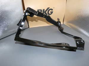 Original Mercedes-Benz Scheinwerfer Rahmen links. C-Klasse W204-2 1