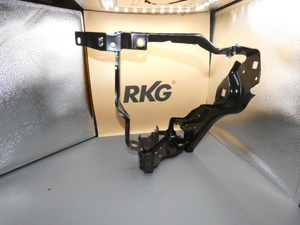 Original Mercedes-Benz Scheinwerfer Rahmen links. C-Klasse W204-5 4