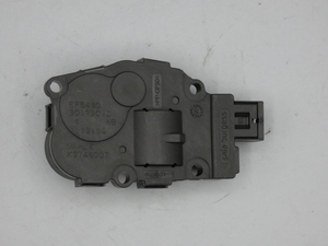 Original Mercedes-Benz Schrittmotor / Stellmotor, Heizung/Lüftung. AMG GT, SLS, C-Klasse w204-3 2