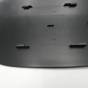 Beplankung Tankklappe. C-Klasse 205. *A2057570106*-5 4