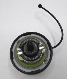 Tankdeckel-Benzin. Mit AMG-Schriftzug *A0004703201* Original Mercedes-Benz-3 3