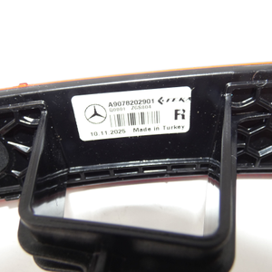 Reflexstrahler rechts. Sprinter W907. *A9078202901* Original Mercedes-Benz-4 4