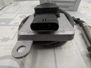 NOX Sensor. ML, GL, C-Klasse W205, Sprinter, V-Klasse W447 A0009058511-4 4