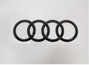 Original Audi A3 8Y Audi Ringe hinten schwarz glänzend-1 1