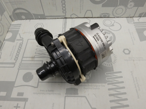 Original Mercedes-Benz Kühlmittelpumpe. AMG GT, CLA-AMG, AMG C63 6