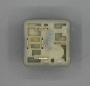 Original Mercedes-Benz Relais 24V. ET-Nr. A0009822123 2