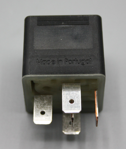 Original Mercedes-Benz Relais 24V. ET-Nr. A0009822123 3
