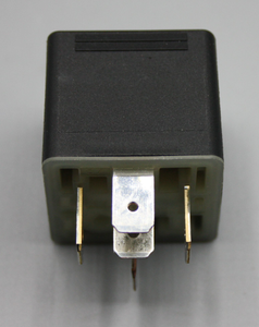 Original Mercedes-Benz Relais 24V. ET-Nr. A0009822123 4