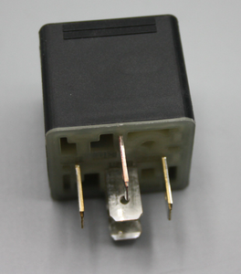 Original Mercedes-Benz Relais 24V. ET-Nr. A0009822123 6