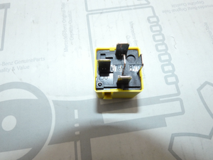 Original Mercedes-Benz Relais 12Volt. A0025429619 2