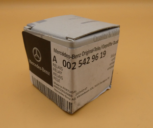 Original Mercedes-Benz Relais 12Volt. A0025429619 6