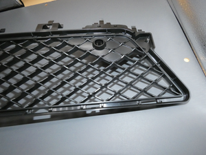 Original Mercedes-Benz Lüftergitter unten. C-Klasse W204 3