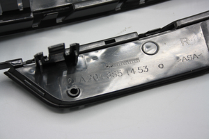 Original Mercedes-Benz Lüftungsgitter rechts, Stoßfänger vorne. C-Klasse W204 4