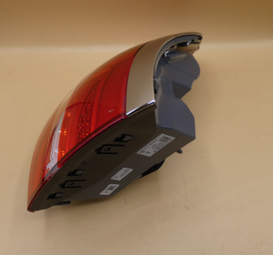 Original Mercedes-Benz Heckleuchte aussen links. E-Klasse W213 T Modell 2