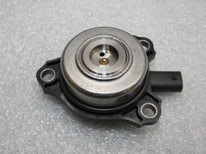 Original Mercedes-Benz Magnet Nockenwellenversteller. C-Klasse W203. OM272 1