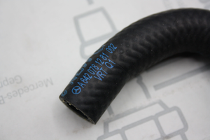 Original Mercedes-Benz Kraftstoffschlauch-Vorlauf, von Trennstelle zum Filter. OM642 4
