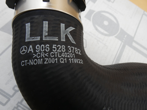 Original Mercedes-Benz Ladeluftschlauch, Ladeluftkühler links. Sprinter W900, W906, W907 2